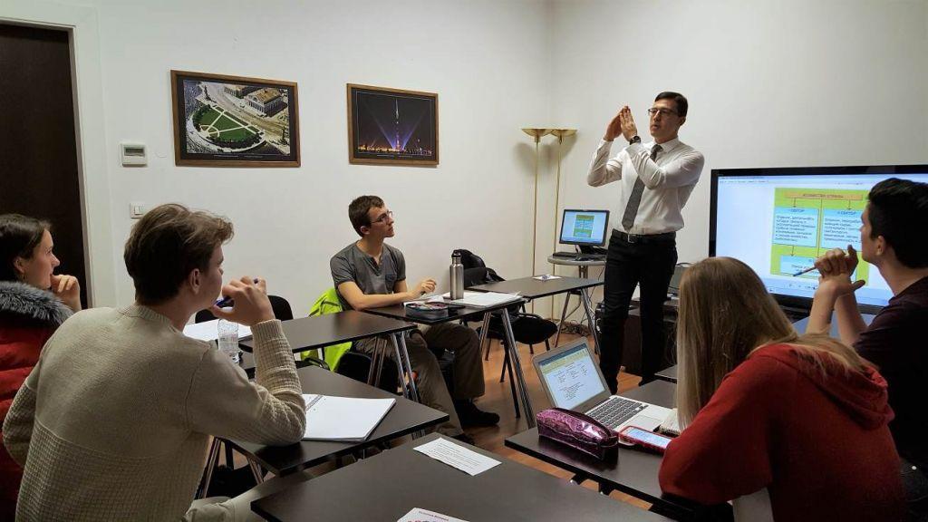 Урок экономической географии в Русской школе