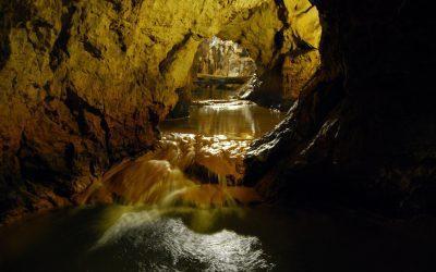Путешествие в карстовую пещеру Пекель